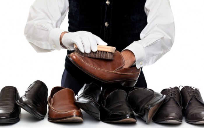 Cleaning everted leather shoes