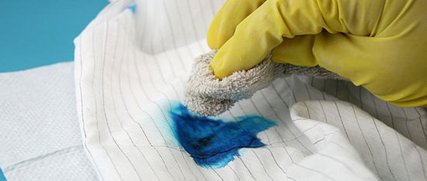 Milk and glycerin in the fight against ink stains